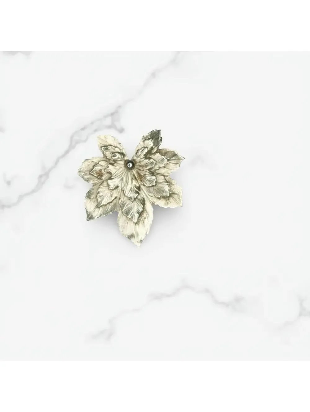 6982. Goldtone Vintage Leaf Brooch
